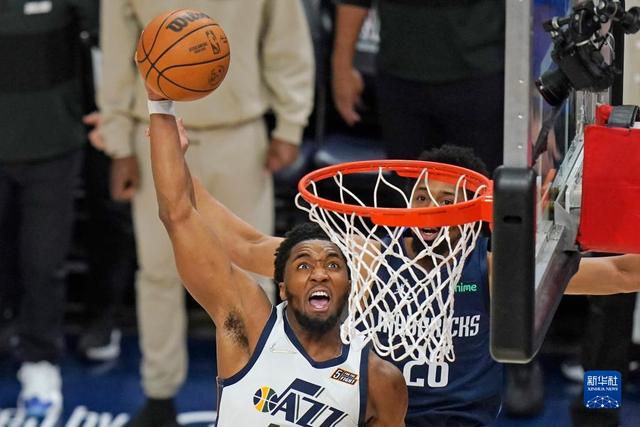 齐麟18分新疆击败江苏 皮特森28分劳森12+12